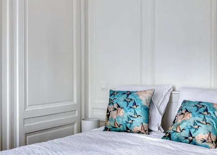 Blue Bird Avec Place De Parking ! * Ruan